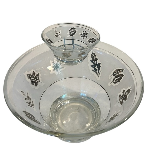 Mid-century Starlyte Chip and Dip Bowls in Silver Leaf - Picture 1 of 13